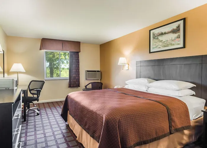 Super 8 By Wyndham Higginsville