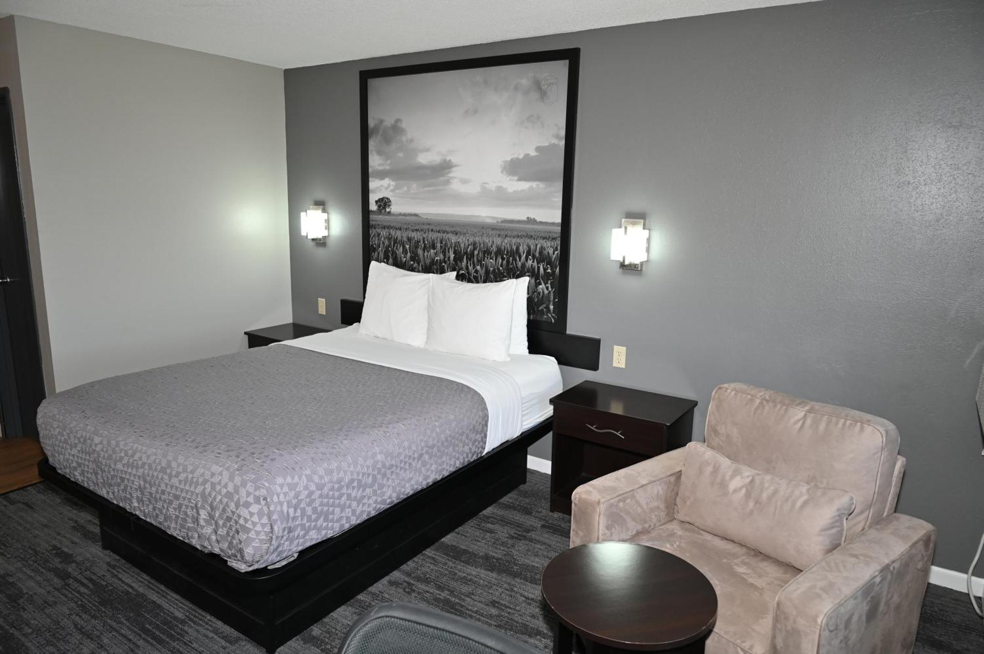 Super 8 By Wyndham Hotel 2*