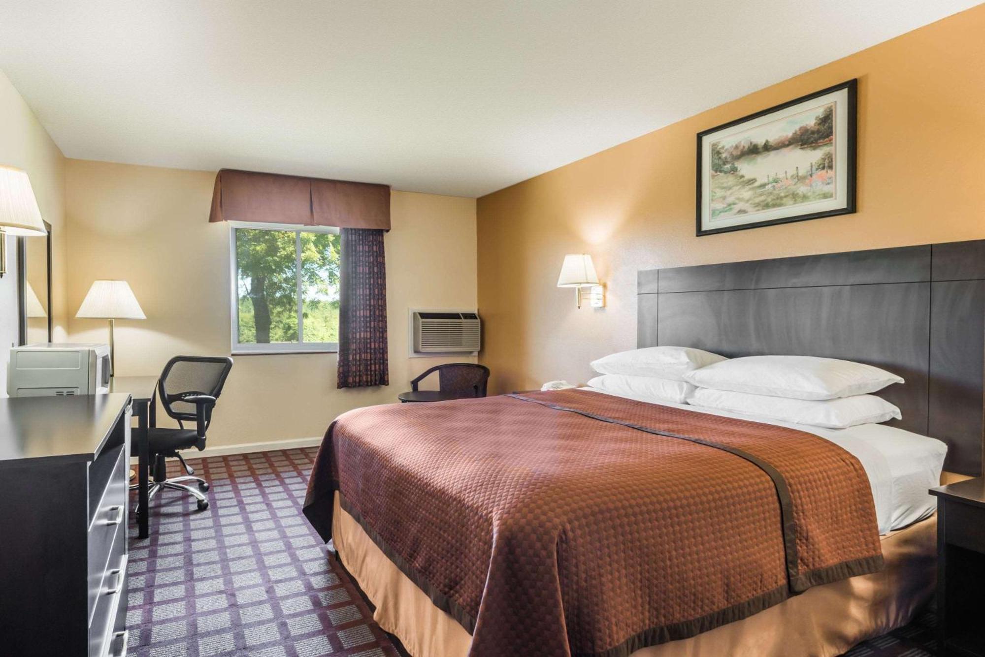 Super 8 By Wyndham Hotel Higginsville