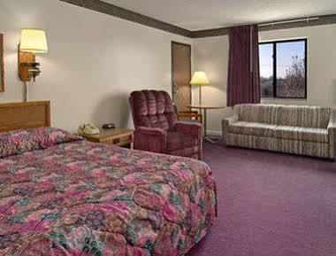 Super 8 By Wyndham Hotel Higginsville